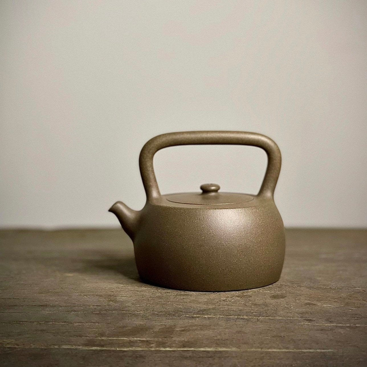 Purple clay teapot made by art master Wang Yan [Ti Duo]