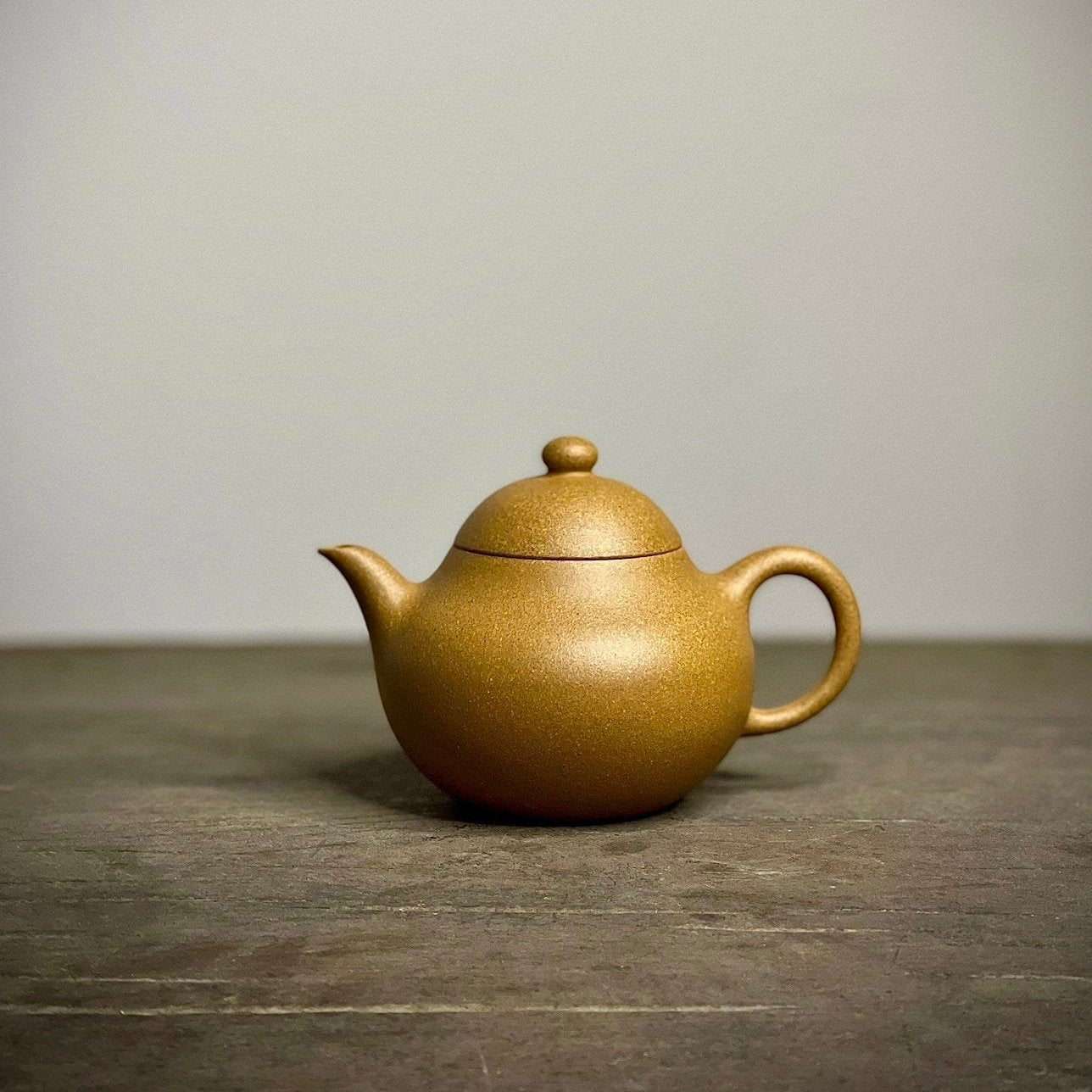 Purple clay teapot made by art master Dong Jinhua [Li] 175ml