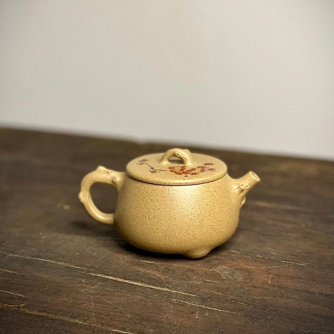 Purple clay teapot made by art master Wang Yumei [Ji Xiang Shi Piao] 165ml